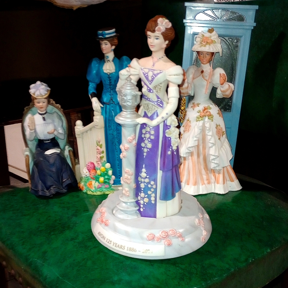 Avon's presidential club ceramics, Miss Albee award etc president's members club